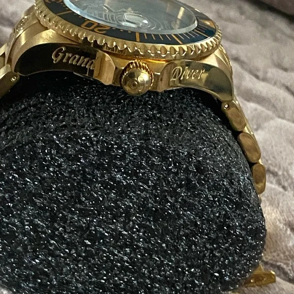 Invicta Gold Watch with Ocean Blue Face - Picture 5 of 9